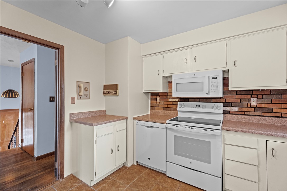 17 Ernest Drive Glocester, RI 02857 - Photo 10 of 40