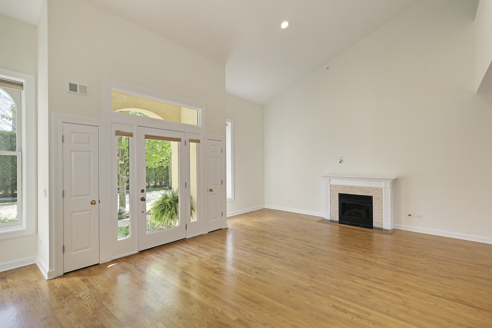 746 Lyster Road Highwood, IL 60040 - Photo 4 of 16