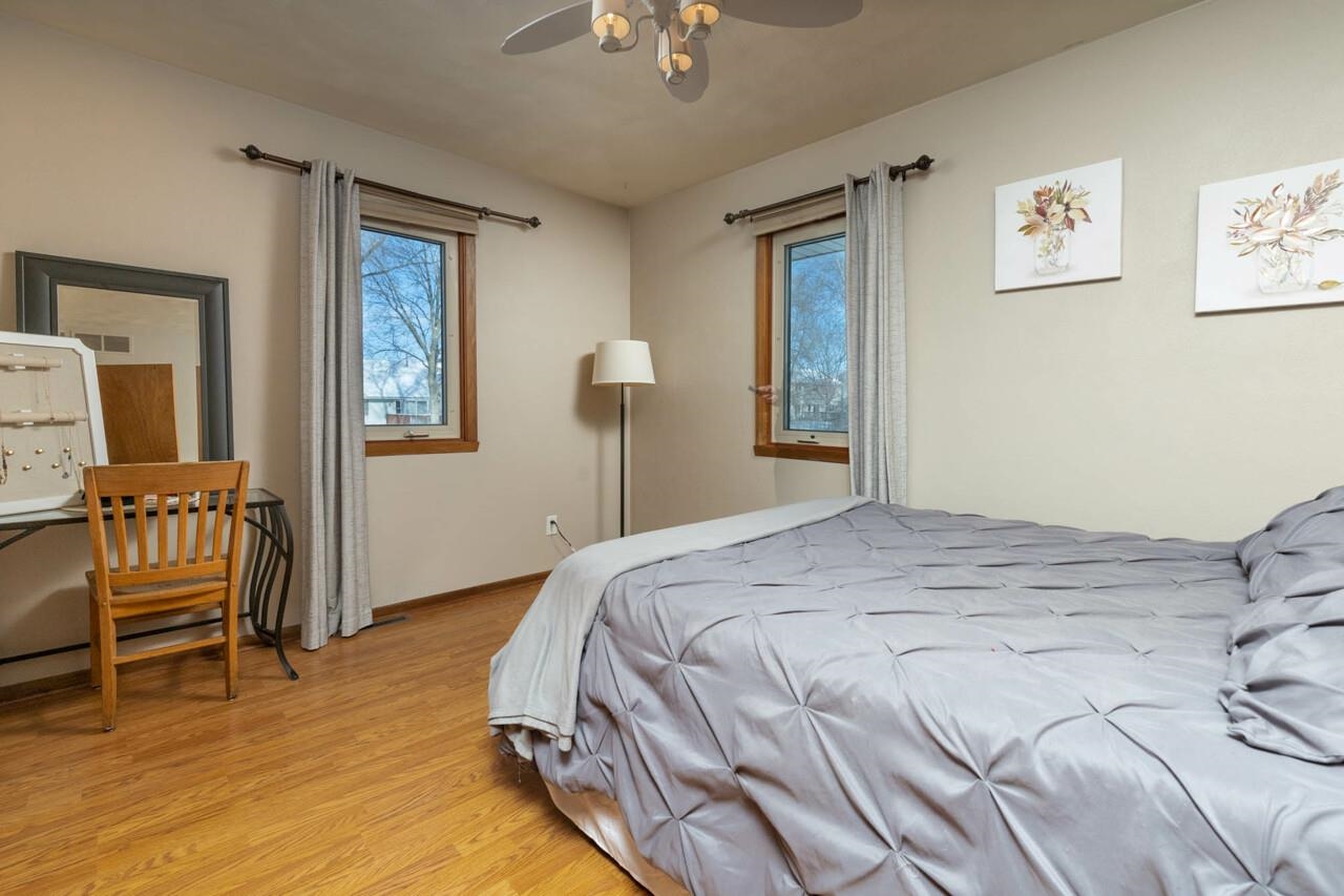 4126 Gloucester Road Roscoe, IL 61073 - Photo 20 of 28 a bedroom with a bed and a chair
