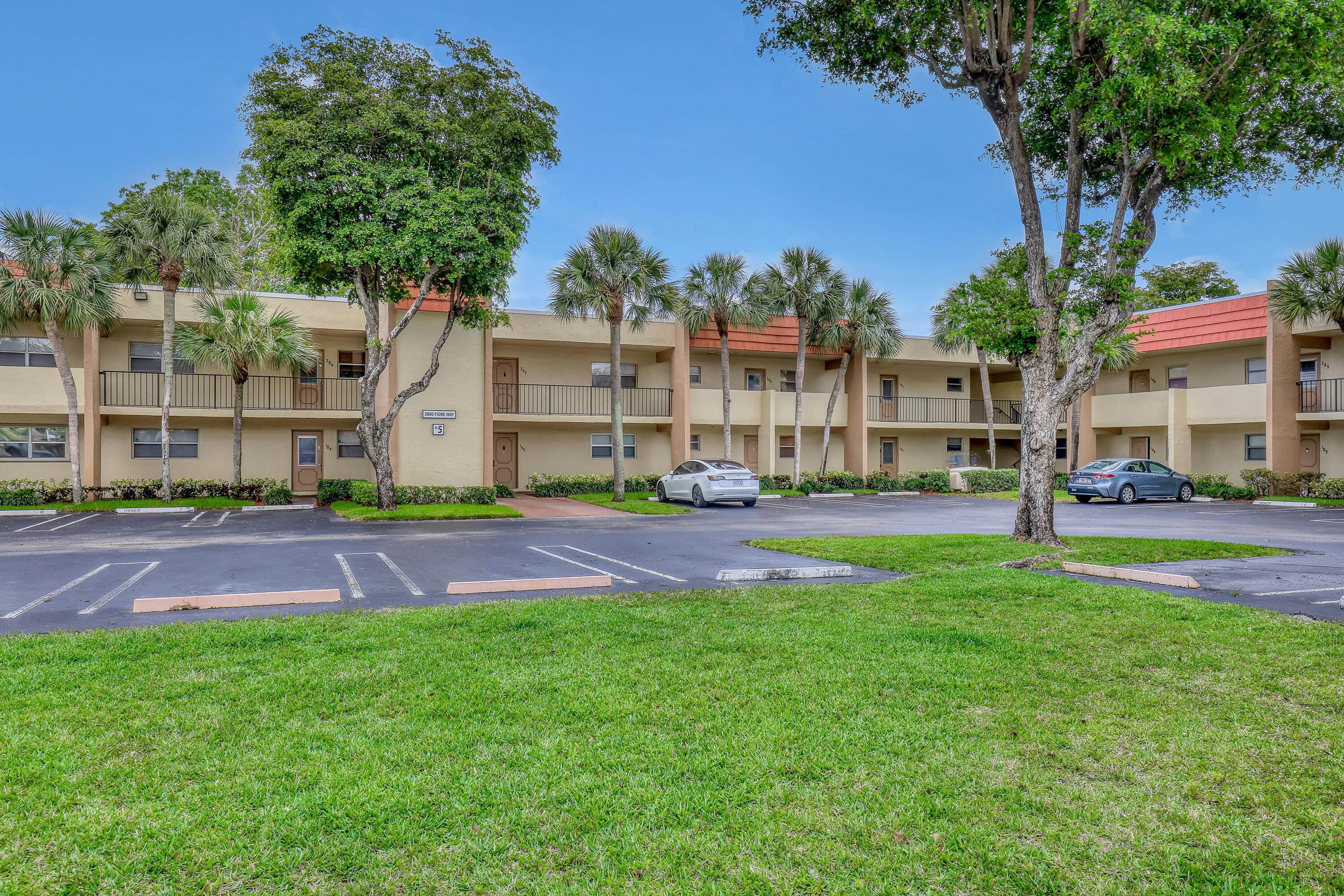 2800 Fiore Way, Unit 108 Delray Beach, FL 33445 - Photo 8 of 41 2800 Fiore Way #108 (2)