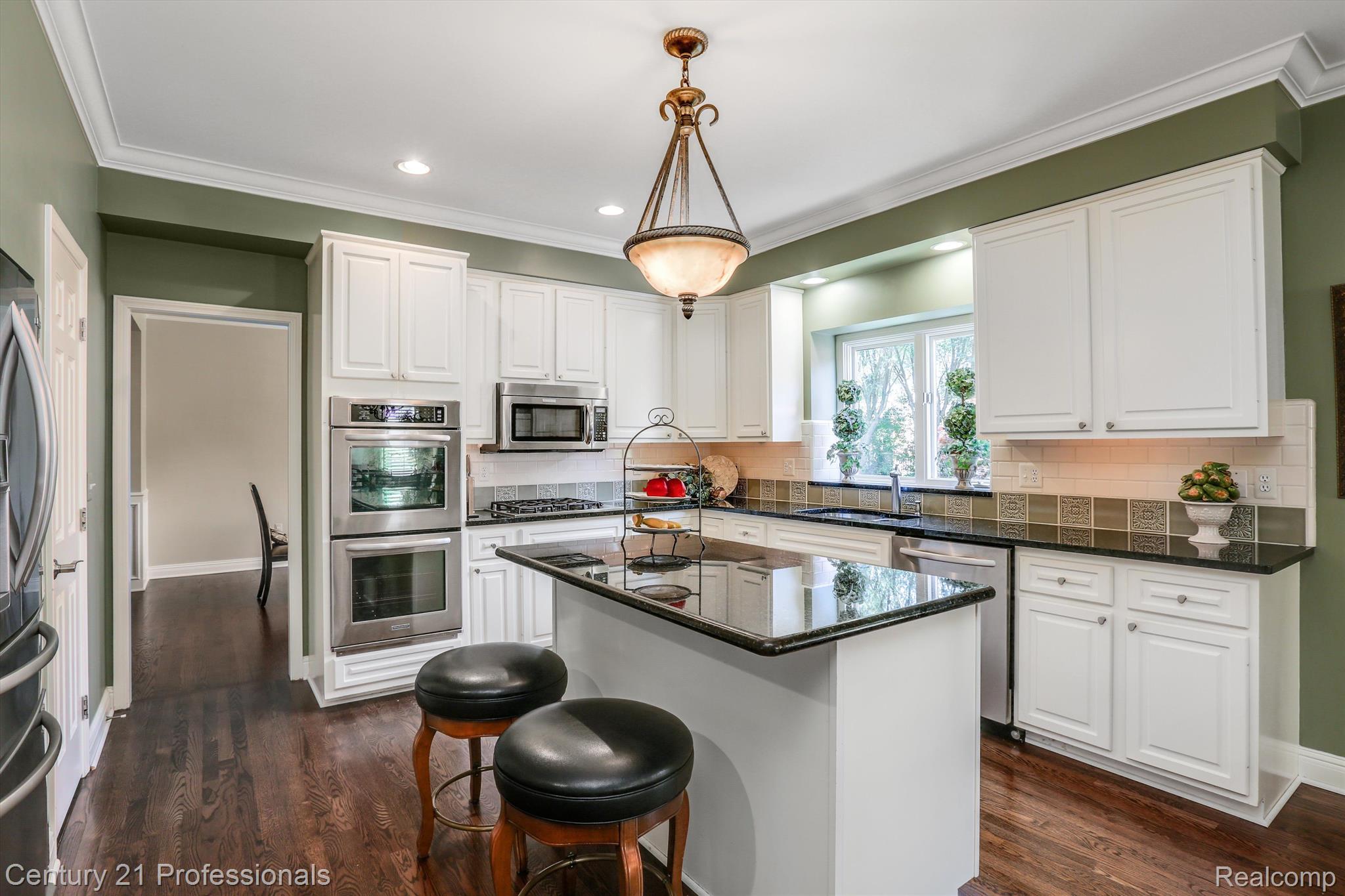 2104 Mapleridge Road Rochester, MI 48309 - Photo 17 of 65 Newer Stainless steel appliances!