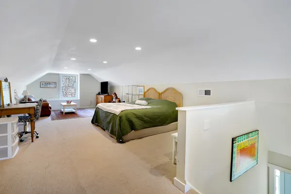 $3,250,000 | 241 Daggett Avenue, Vineyard Haven, MA 02568