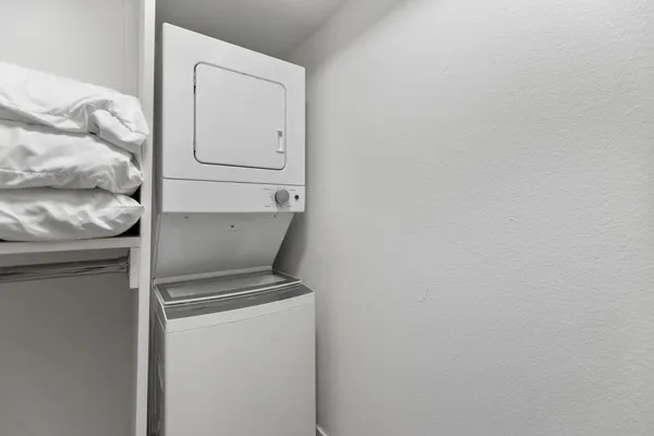 $1,695 | 302 East Monte Vista Road, Unit A17, Phoenix, AZ 85004