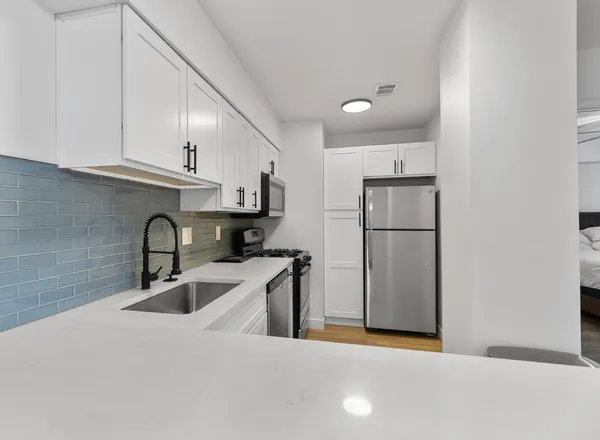 $1,695 | 302 East Monte Vista Road, Unit A17, Phoenix, AZ 85004