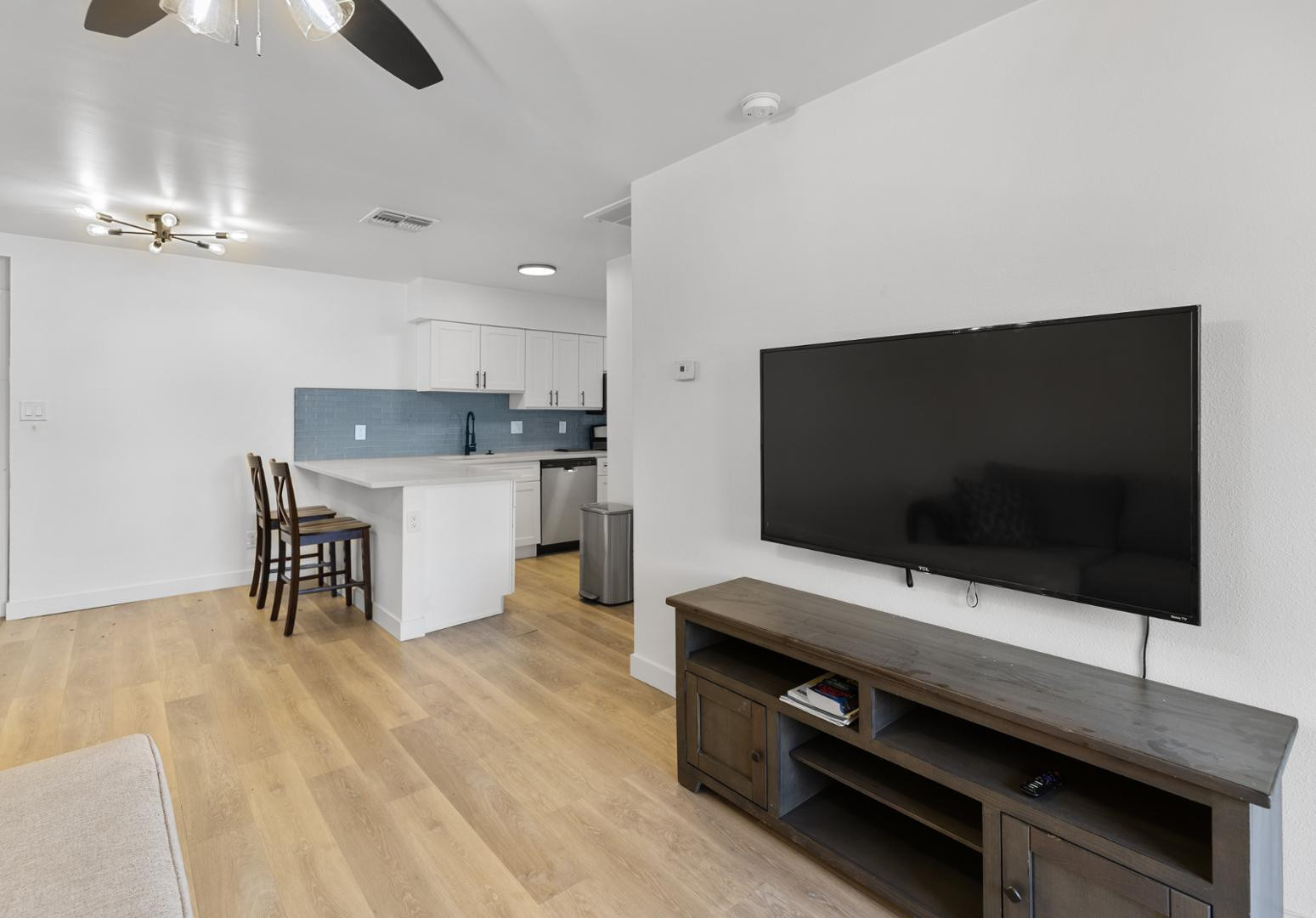 302 East Monte Vista Road, Unit A17 Phoenix, AZ 85004 - Photo 5 of 25 Photo #5