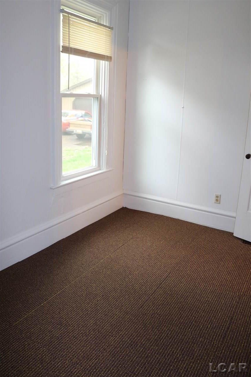 446 Merrick Street Adrian, MI 49221 - Photo 16 of 25 31318609-15.JPG