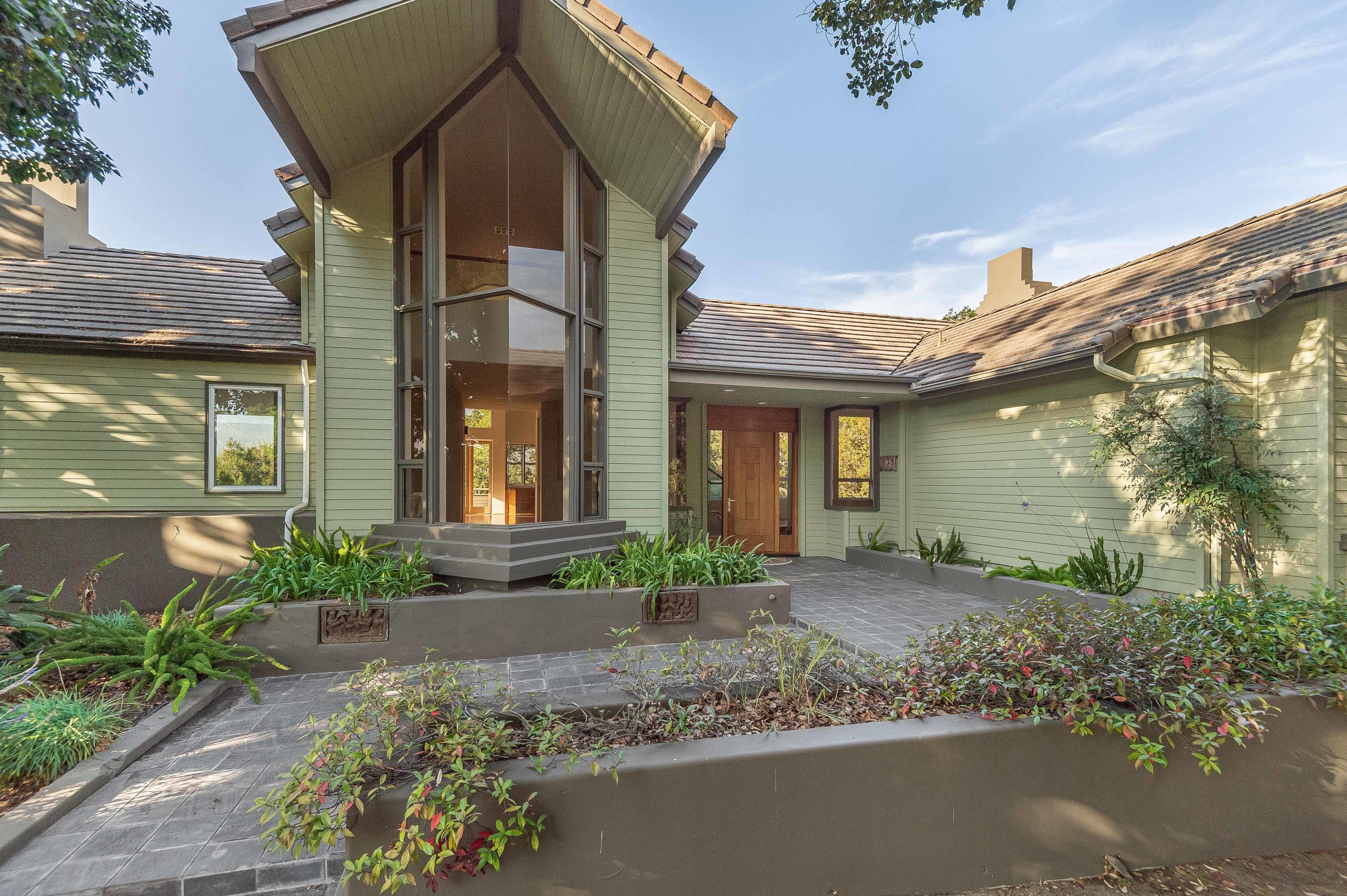 835 Puente Drive Santa Barbara, CA 93110 - Photo 4 of 40 front 4