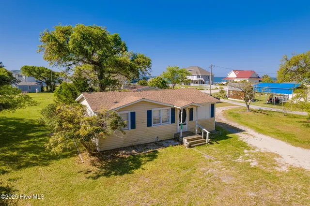 $300,000 | 1072 Island Road, Harkers Island, NC 28531