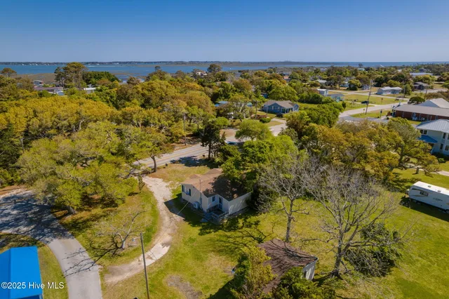 $300,000 | 1072 Island Road, Harkers Island, NC 28531