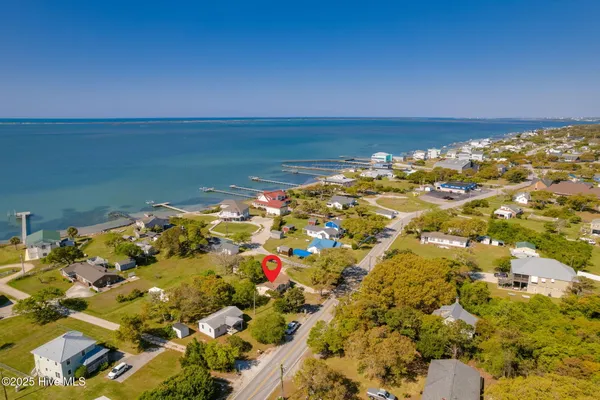 $300,000 | 1072 Island Road, Harkers Island, NC 28531