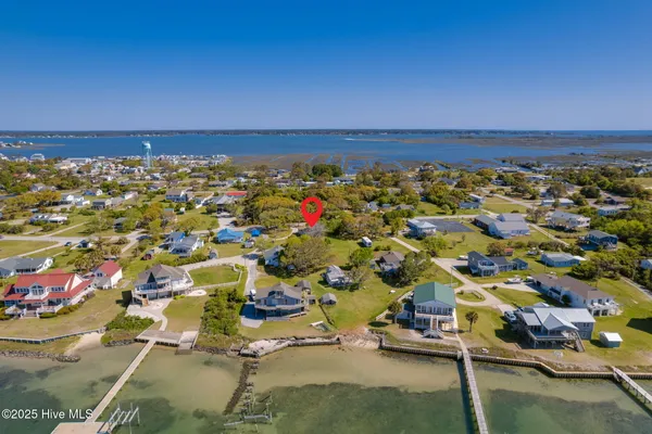 $300,000 | 1072 Island Road, Harkers Island, NC 28531