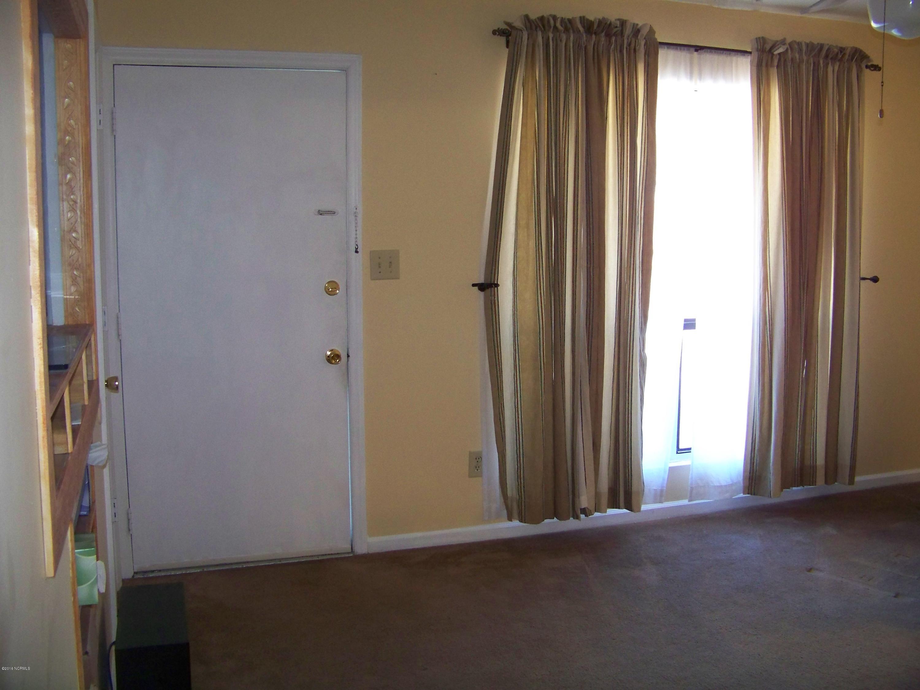 327 Tall Pine Road Havelock, NC 28532 - Photo 7 of 19 Living room