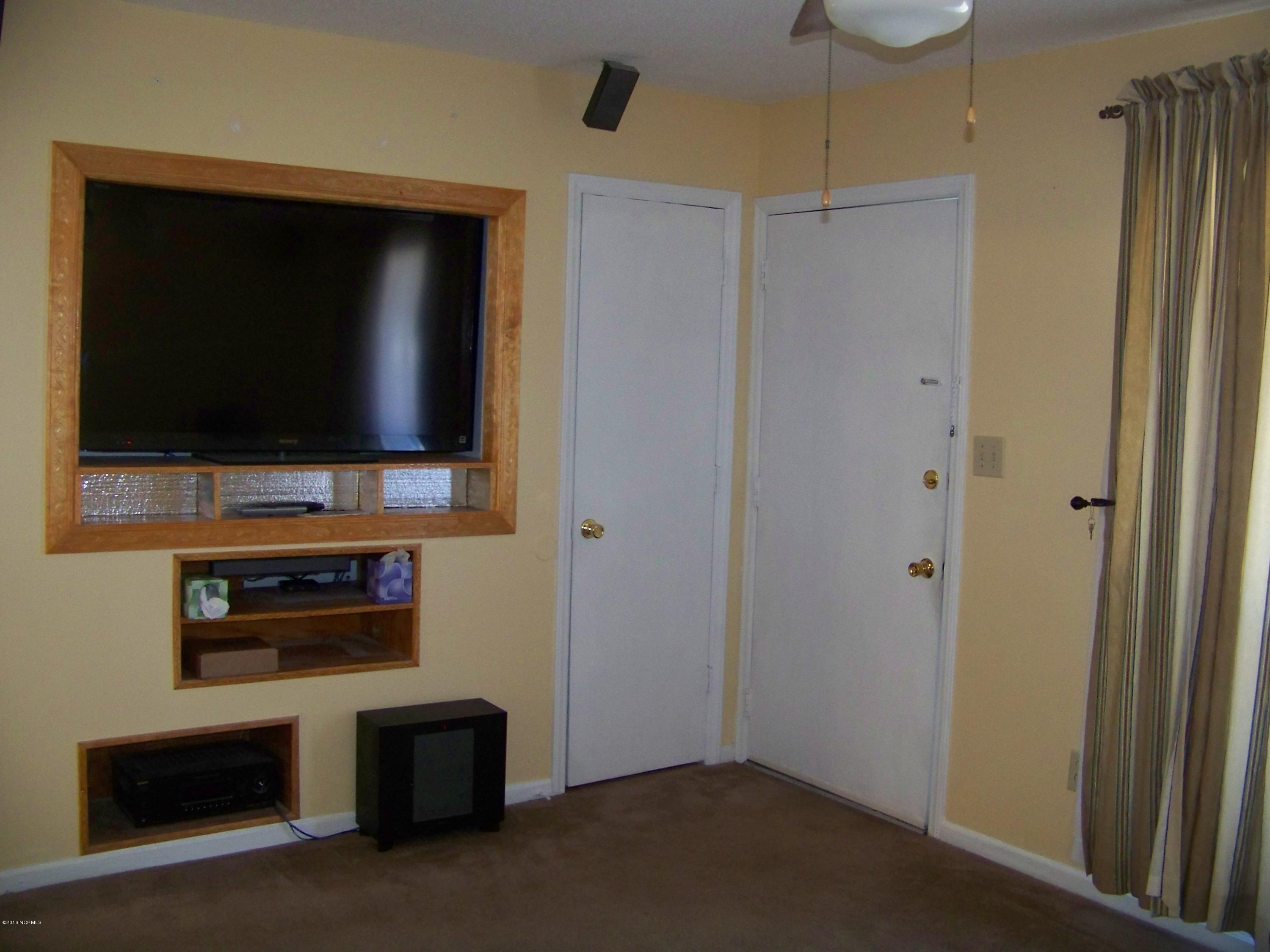 327 Tall Pine Road Havelock, NC 28532 - Photo 9 of 19 Living Room