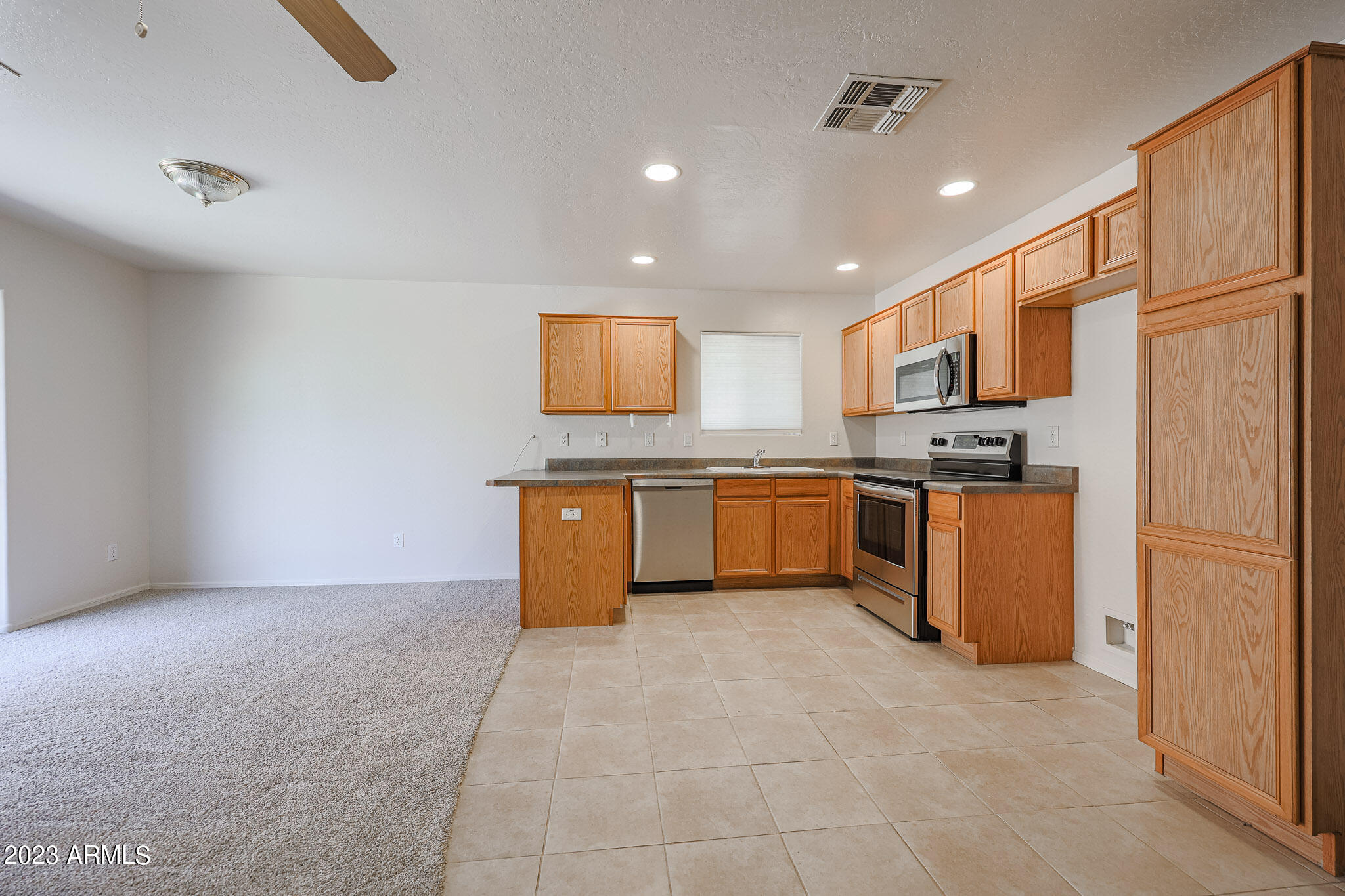 15642 North 29th Way Phoenix, AZ 85032 - Photo 5 of 20 Living/Dining Space