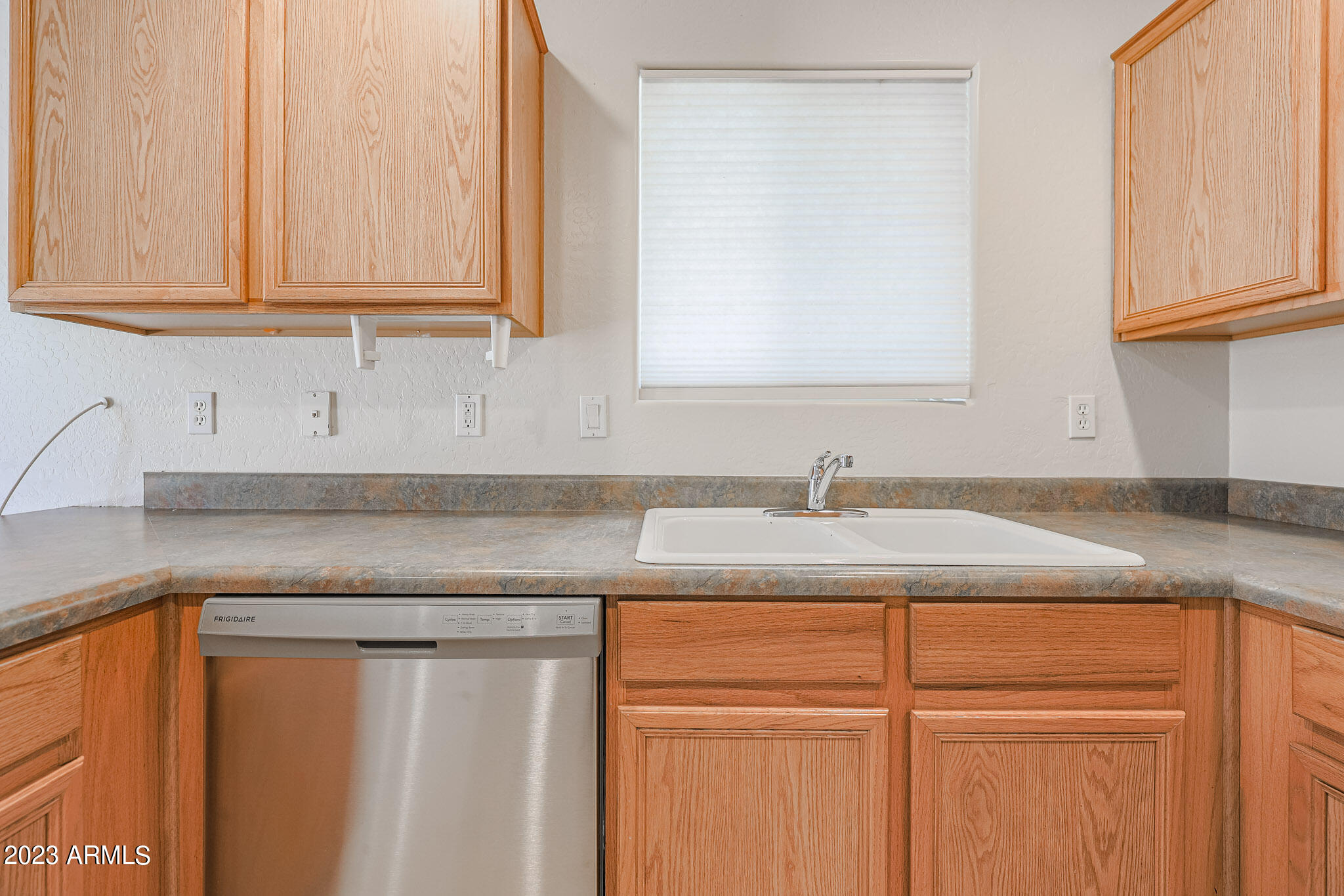 15642 North 29th Way Phoenix, AZ 85032 - Photo 7 of 20 Kitchen
