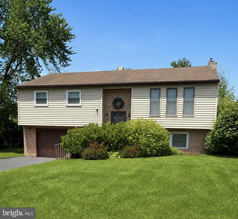 $500,000 | 355 Stonehaven Drive, Red Hill, PA 18076
