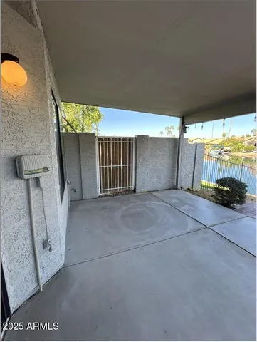 a view of livingroom with furniture