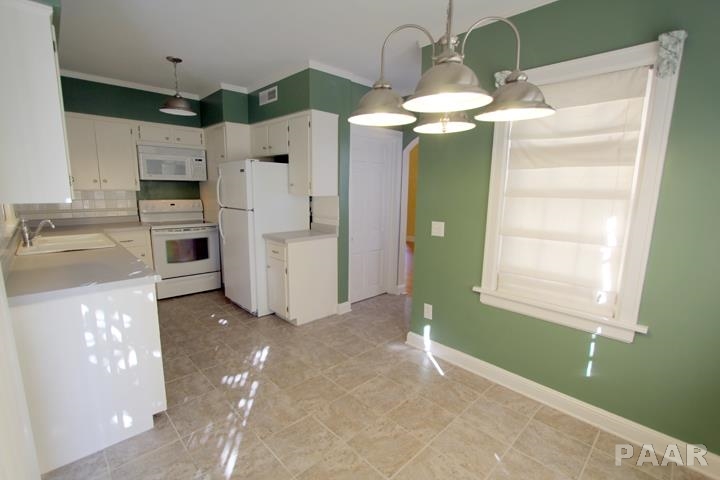 804 West Ridge Road Peoria, IL 61614 - Photo 4 of 16 Gallery Image 4