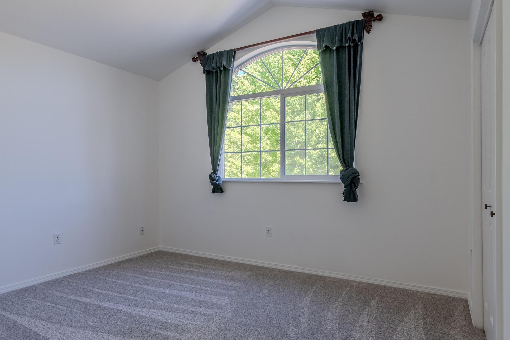 7888 Redthorne Road Rogue River, OR 97537 - Photo 29 of 48 Bedroom 2