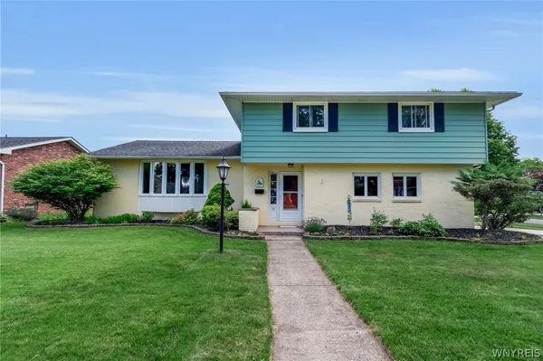 $299,900 | 15 Willow Drive, West Seneca, NY 14224