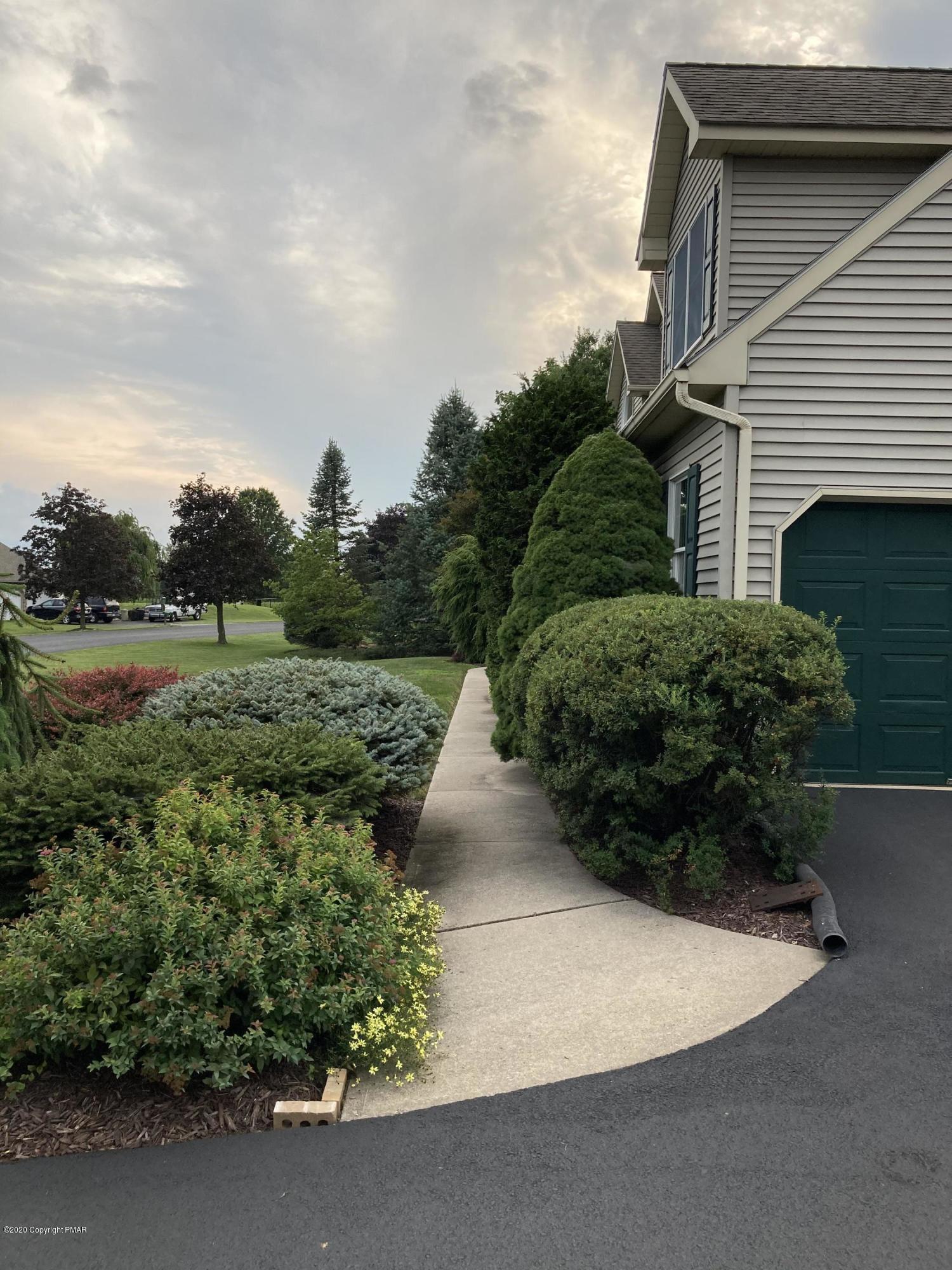 498 Dianne Road Bath, PA 18014 - Photo 3 of 62 40AECE9D-637F-41C8-B60E-92A7108CB830