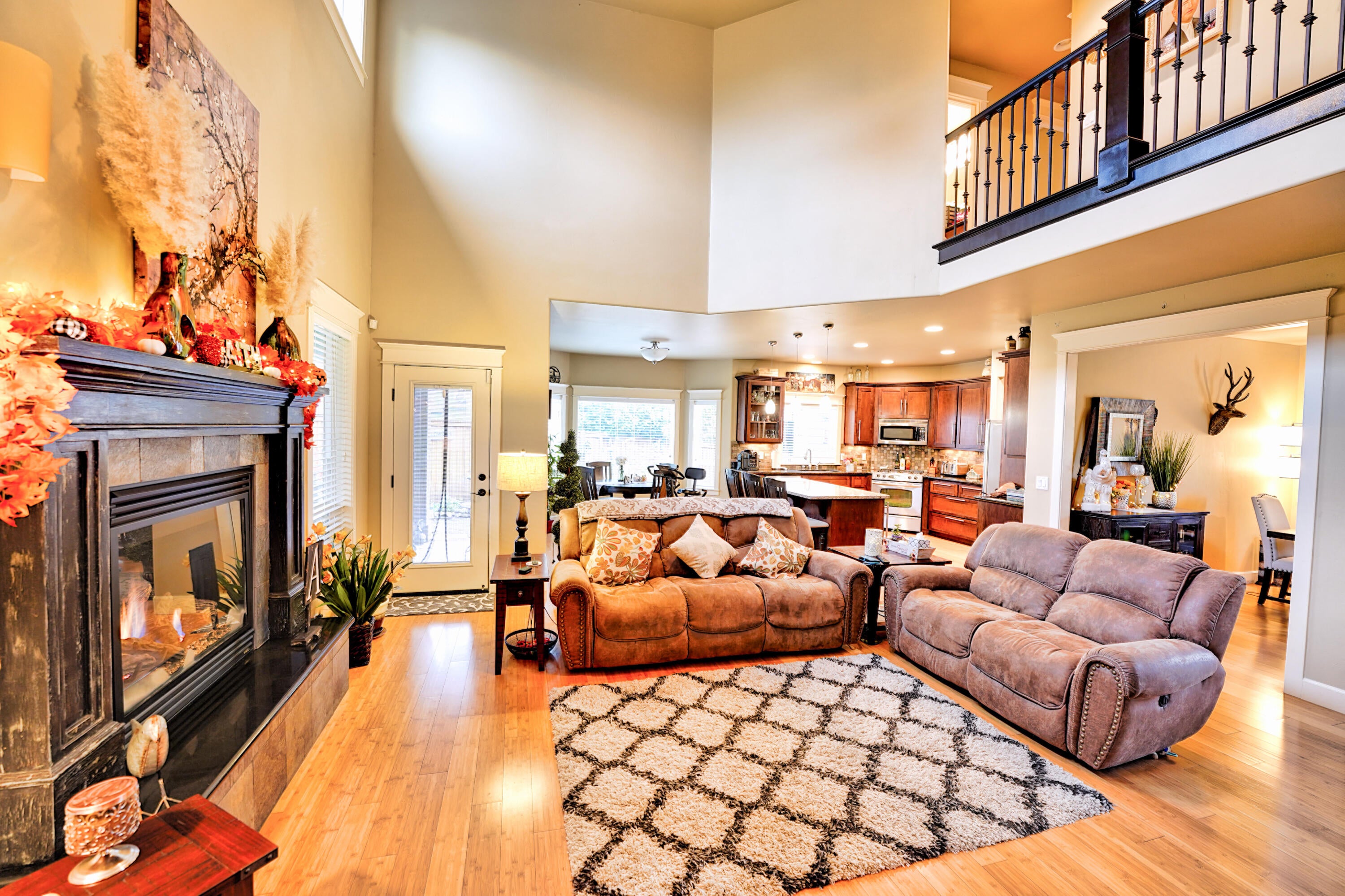2154 Rabun Way Central Point, OR 97502 - Photo 3 of 39 Living Room2