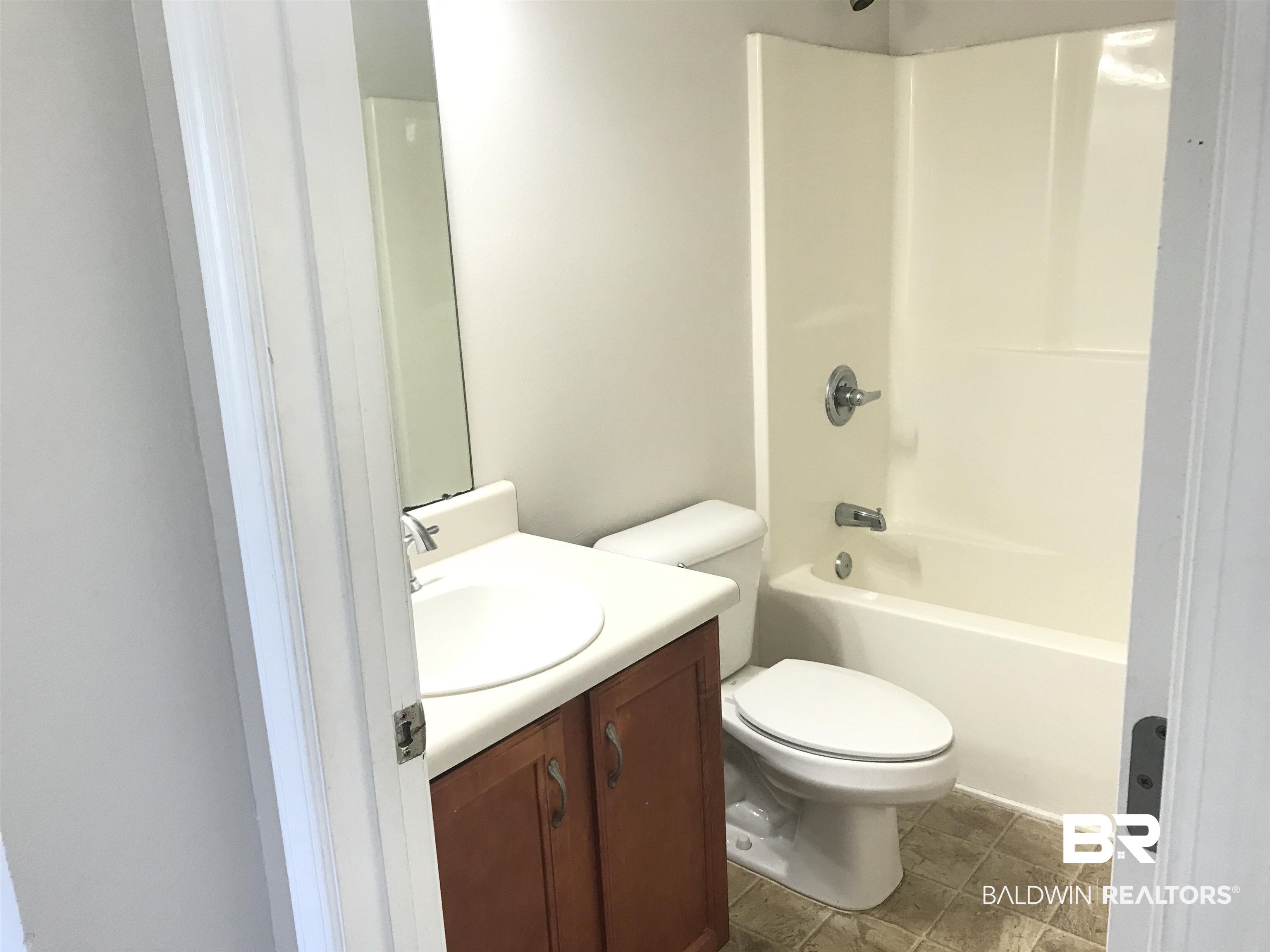 7694 Broome Court Theodore, AL 36582 - Photo 13 of 19 Hall Bathroom
