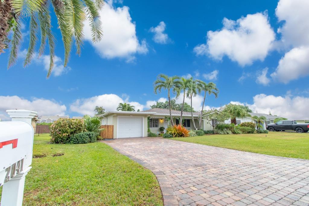 2041 North Conference Drive Boca Raton, FL 33486 - Photo 2 of 14 IMG_4148