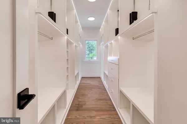 $2,559,888 | 506 Kingsley Road Southwest, Vienna, VA 22180
