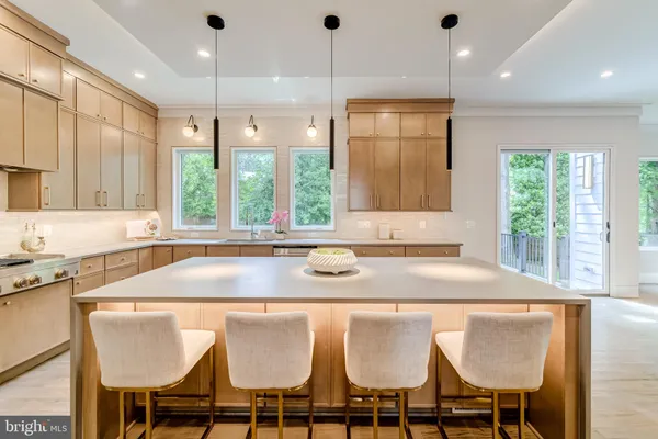 $2,559,888 | 506 Kingsley Road Southwest, Vienna, VA 22180