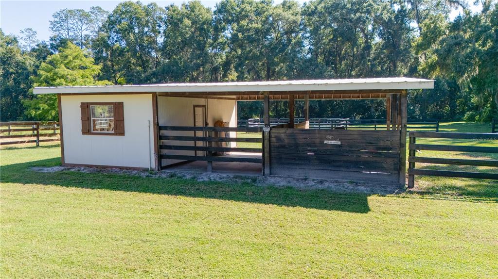 1480 Northeast 97th St Road Anthony, FL 32617 - Photo 20 of 35 a front view of a house with garden