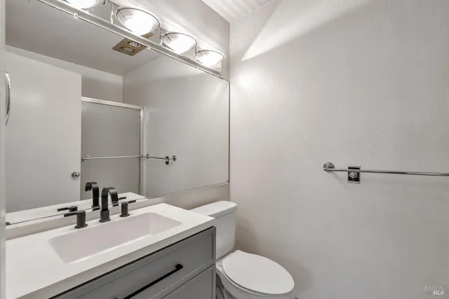 a view of empty room with window