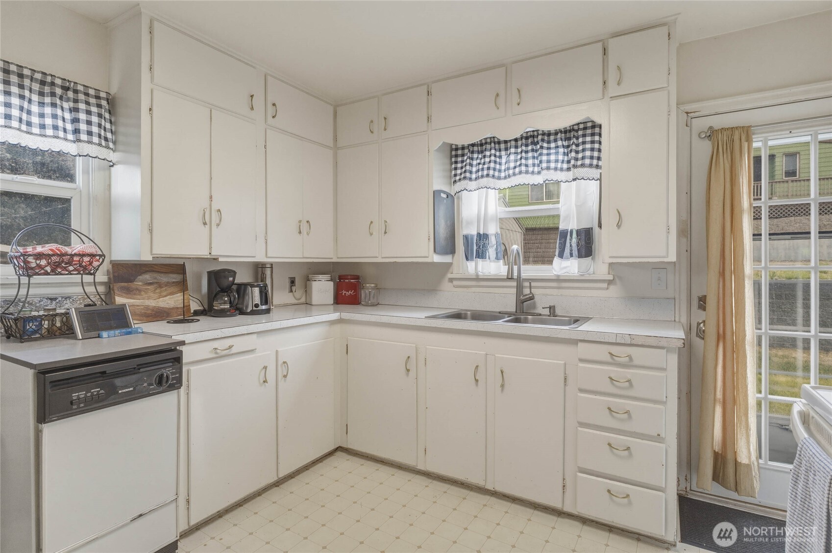 462 Beach Street Pateros, WA 98846 - Photo 10 of 30 a kitchen with cabinets appliances a sink and a window