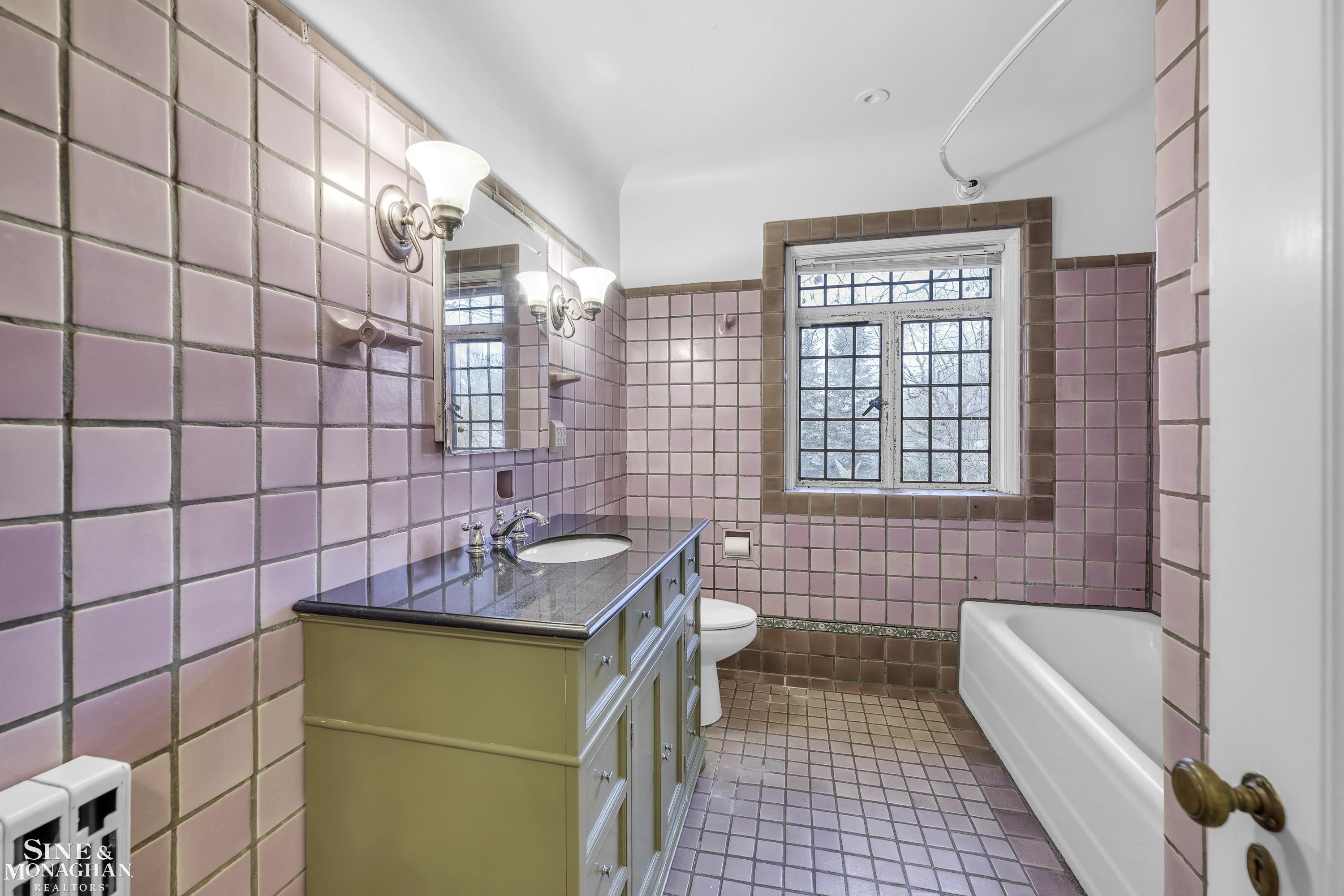 812 Whittier Road Grosse Pointe, MI 48230 - Photo 46 of 70 50163662-2abe4c22-2abd-4ba6-a6e3-ae7f15e430fa.JPG