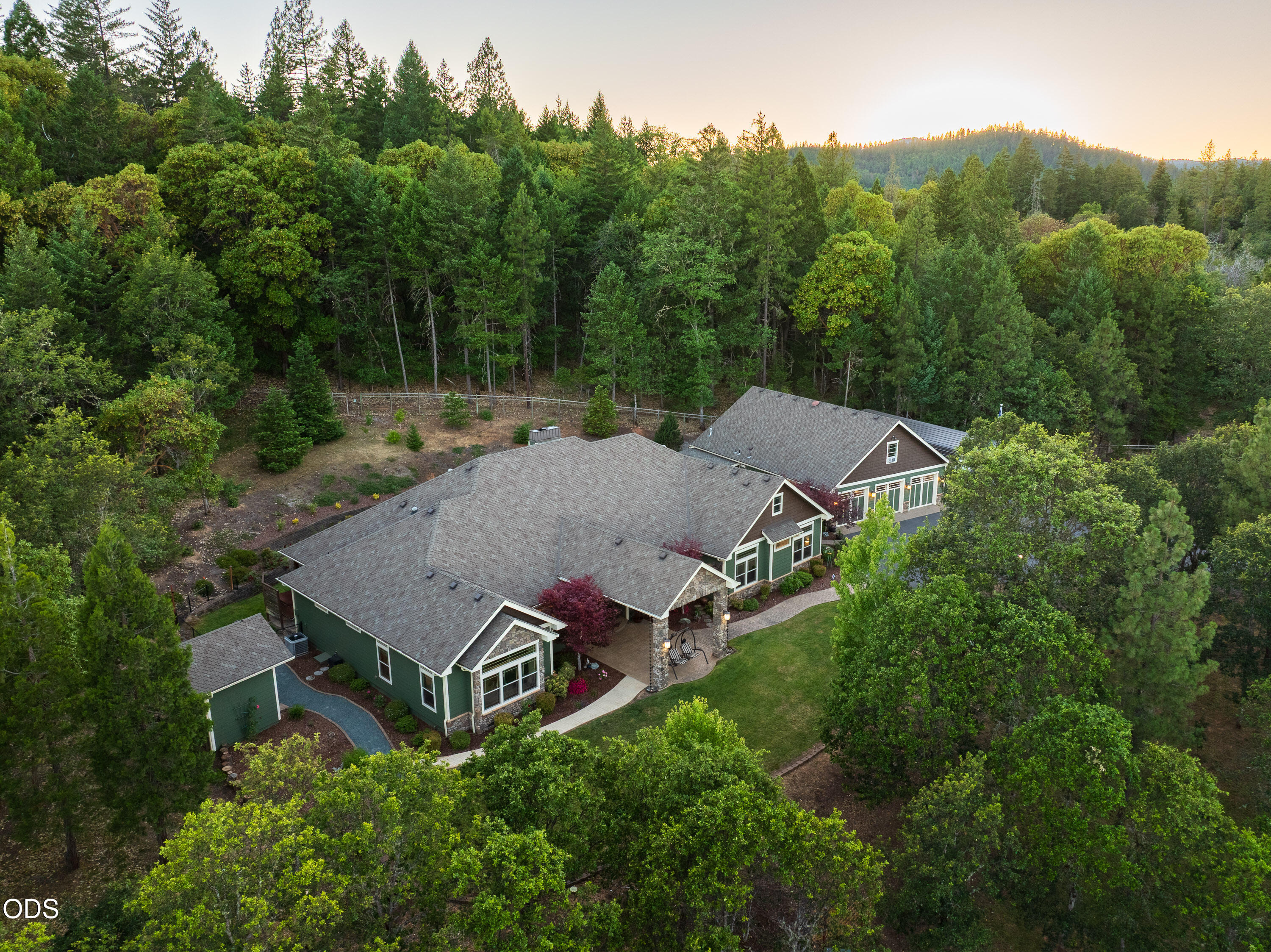 1321 Falcon Crest Lane Merlin, OR 97532 - Photo 2 of 57
