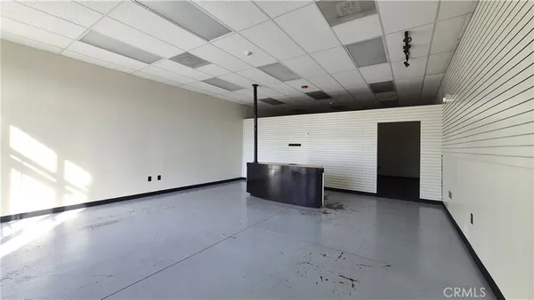 a view of a livingroom with furniture
