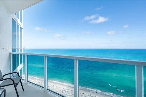 $1,979,000 | 18001 Collins Avenue, Unit 2009, Sunny Isles Beach, FL 33160