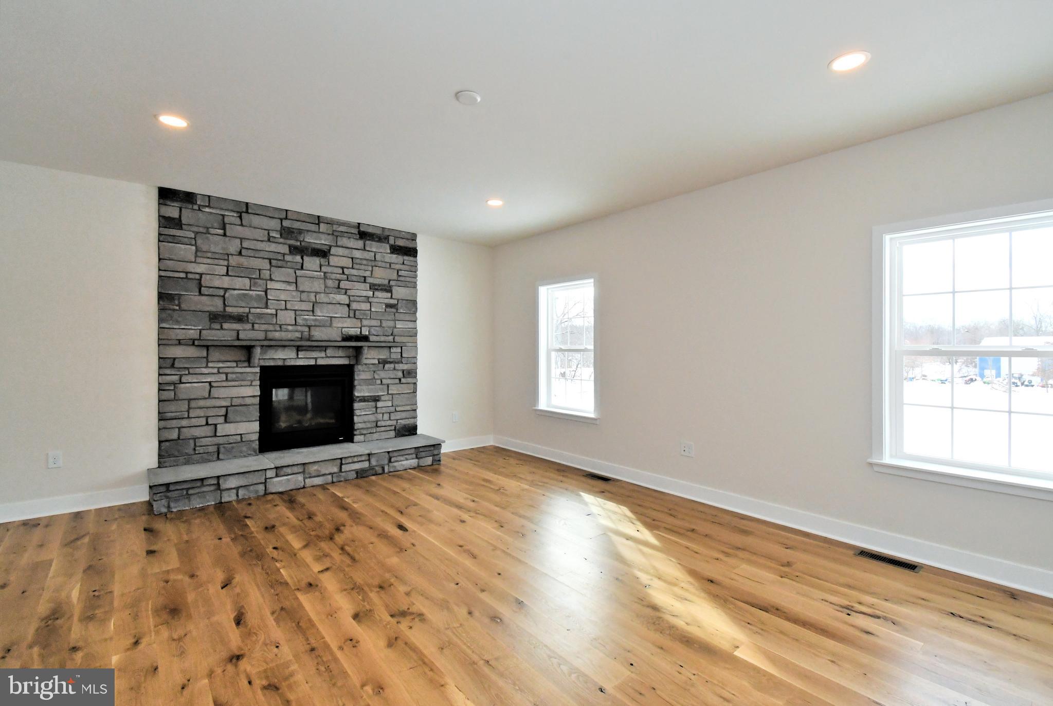 36 Hockle Road Schwenksville, PA 19473 - Photo 22 of 62 an empty room with windows