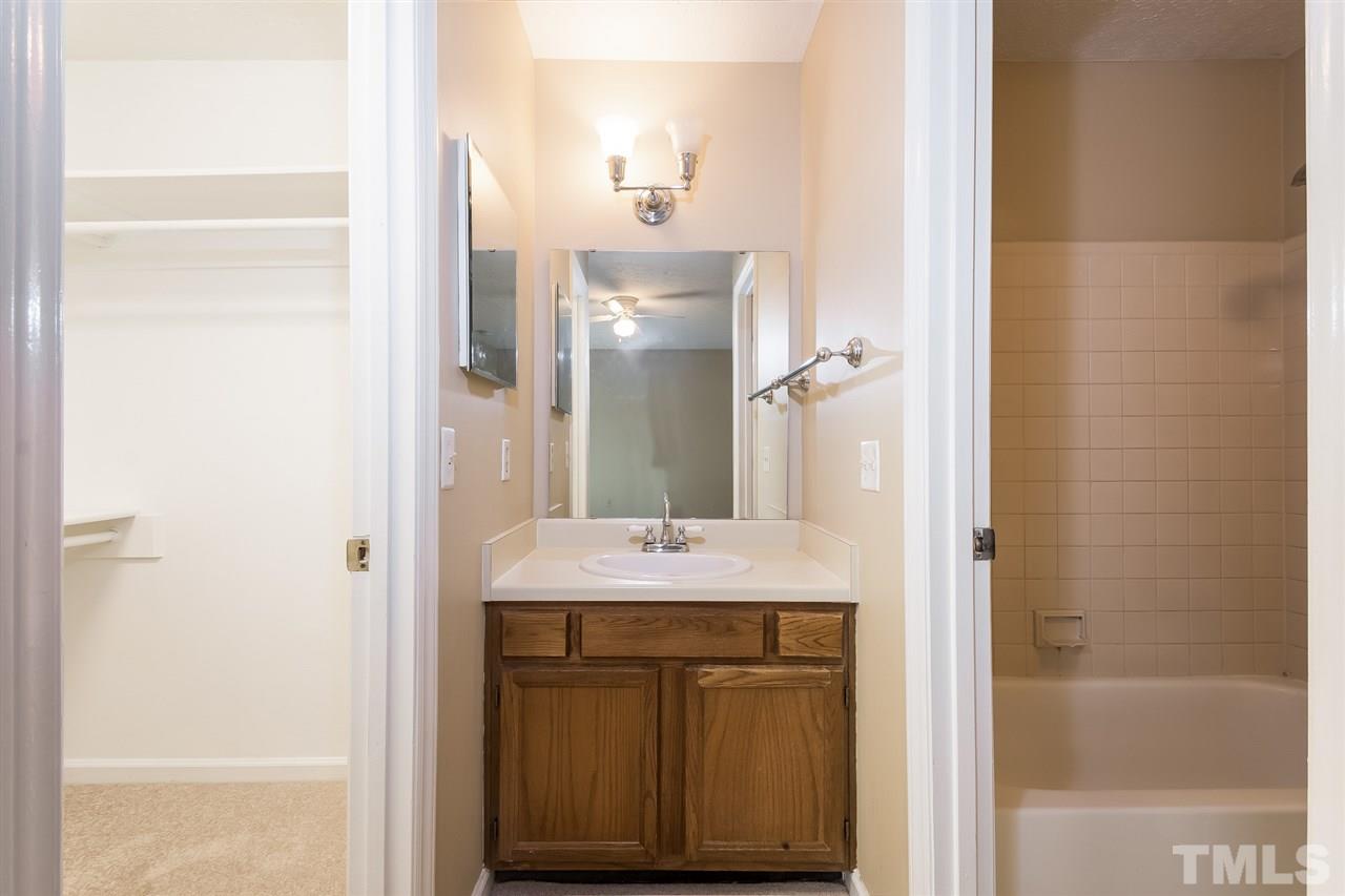 402 Broad Leaf Circle, Unit N/A Raleigh, NC 27613 - Photo 13 of 17