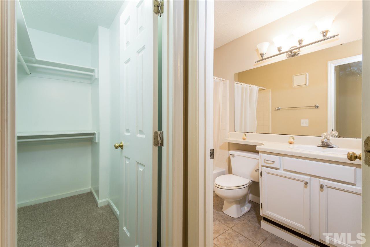 402 Broad Leaf Circle, Unit N/A Raleigh, NC 27613 - Photo 9 of 17