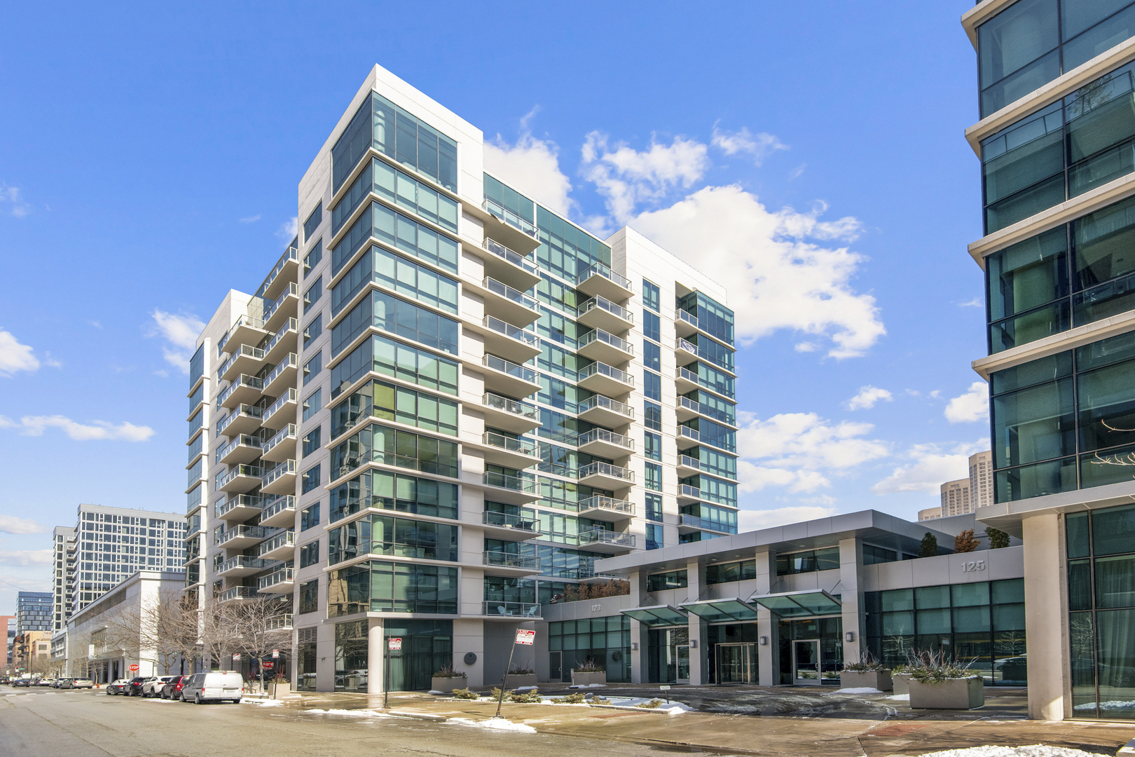 123 South Green Street, Unit 903B Chicago, IL 60607 - Photo 1 of 22 a front view of a building