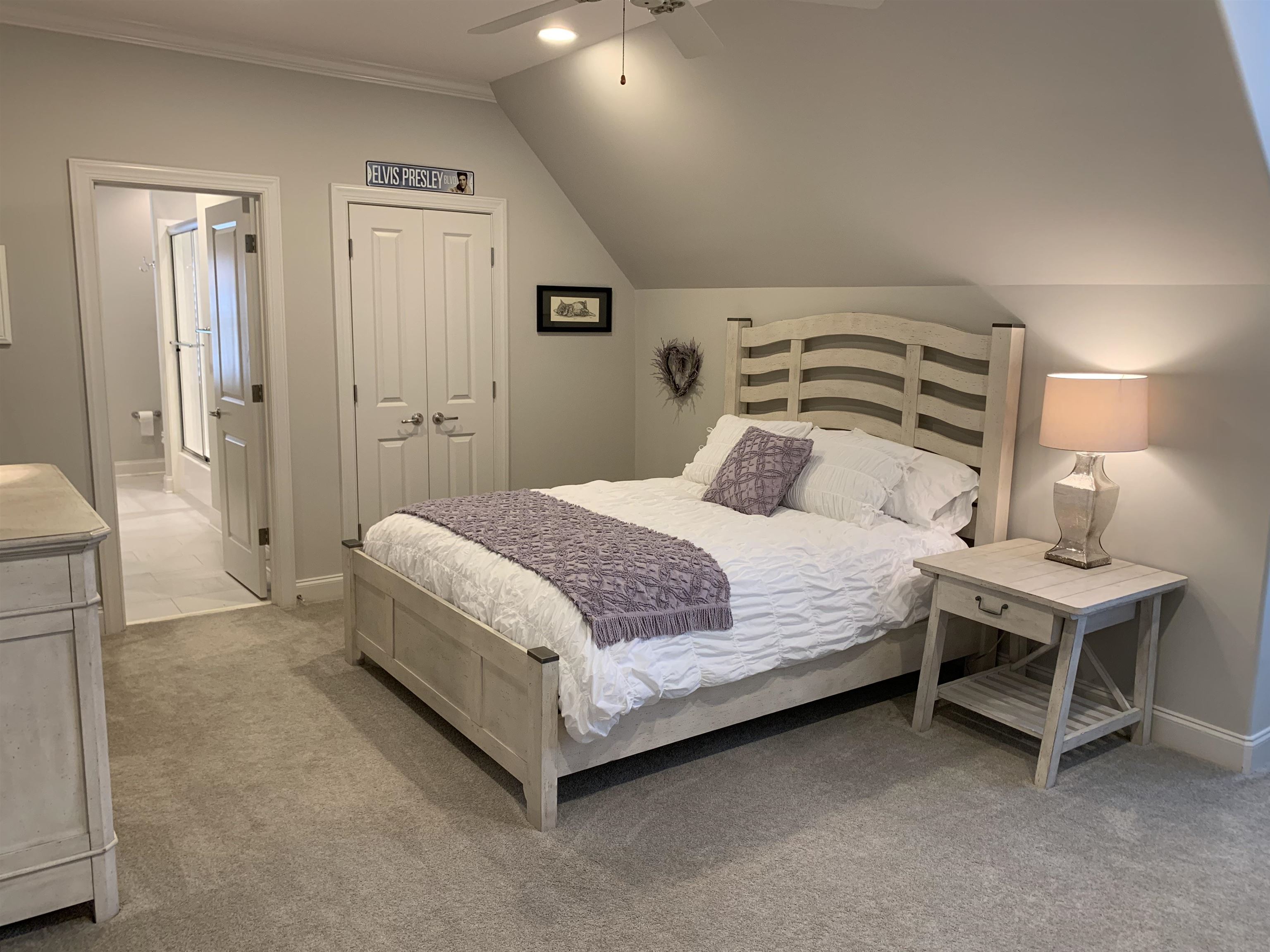 56 South Fernway Road Memphis, TN 38117 - Photo 22 of 25 a bedroom with a bed and a lamp