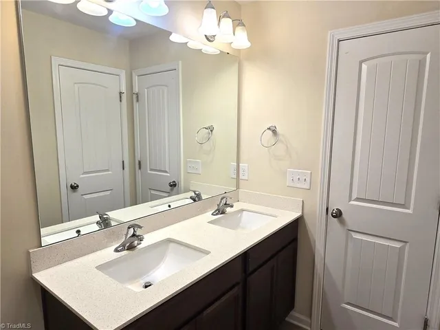 $1,895 | 3859 Copperfield Court, Jamestown, NC 27282