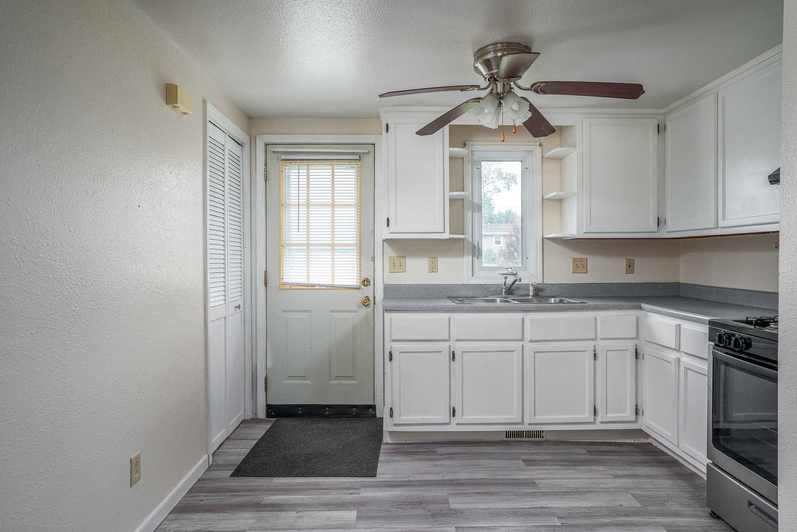 815 7th Street Colona, IL 61241 - Photo 3 of 16