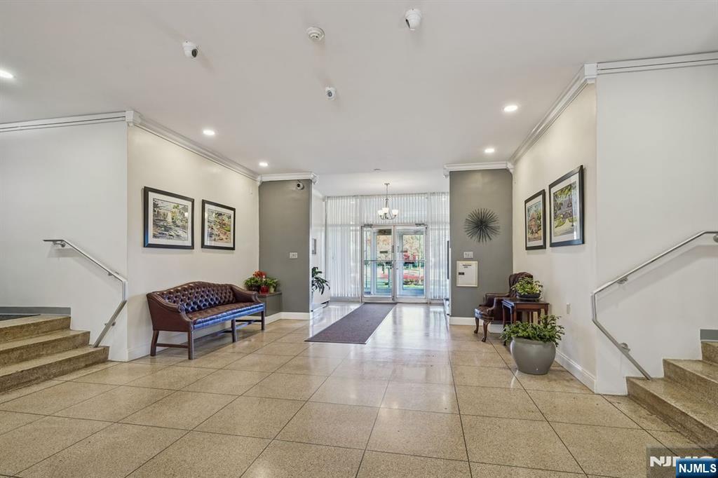 926 Bloomfield Avenue, Unit 3L Glen Ridge, NJ 07028 - Photo 4 of 6