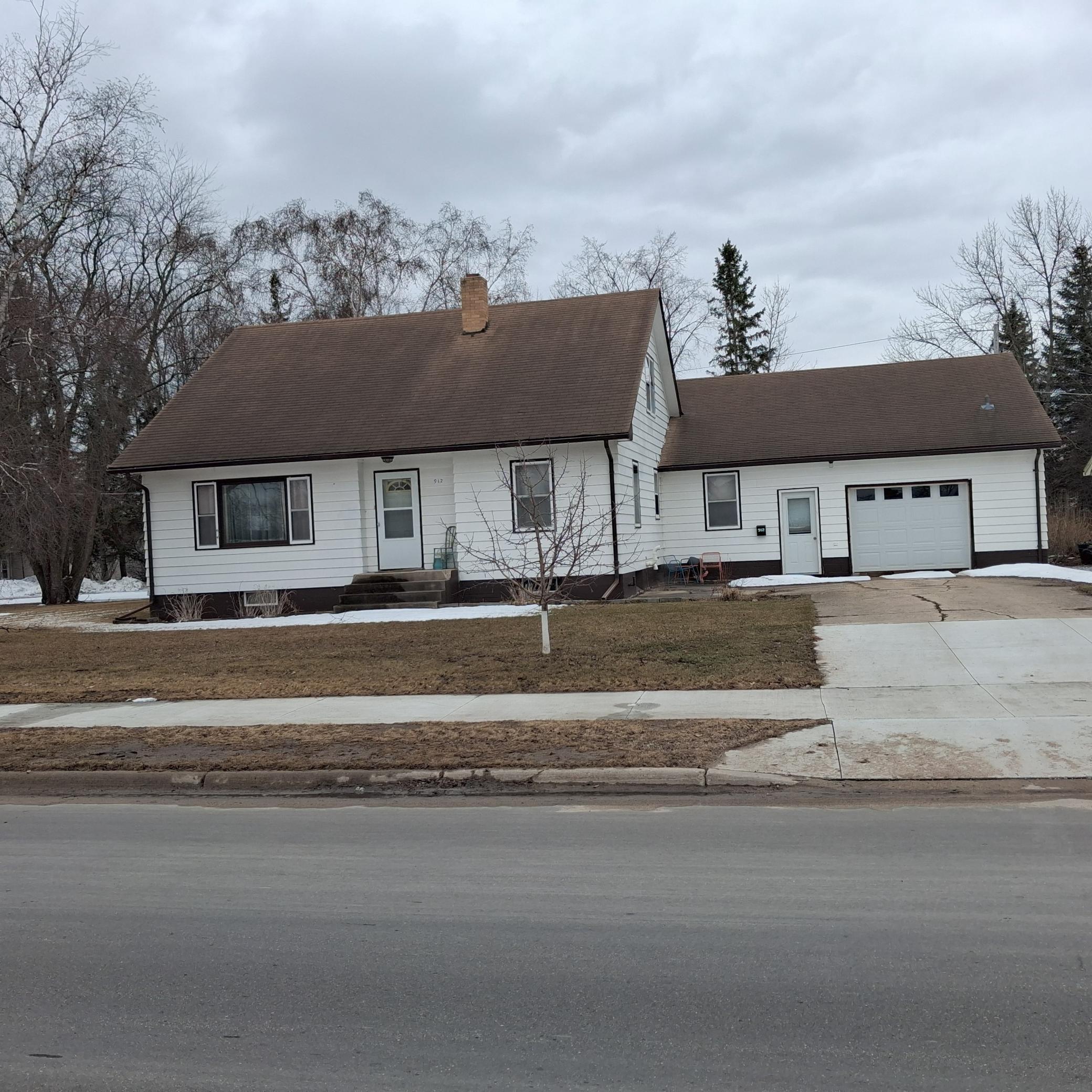 912 3rd Street Northeast Roseau, MN 56751 - Photo 1 of 21