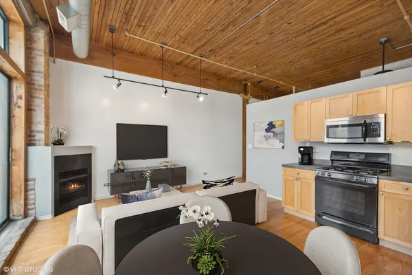 $259,900 | 1801 South Michigan Avenue, Unit 402, Chicago, IL 60616
