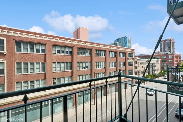 $259,900 | 1801 South Michigan Avenue, Unit 402, Chicago, IL 60616