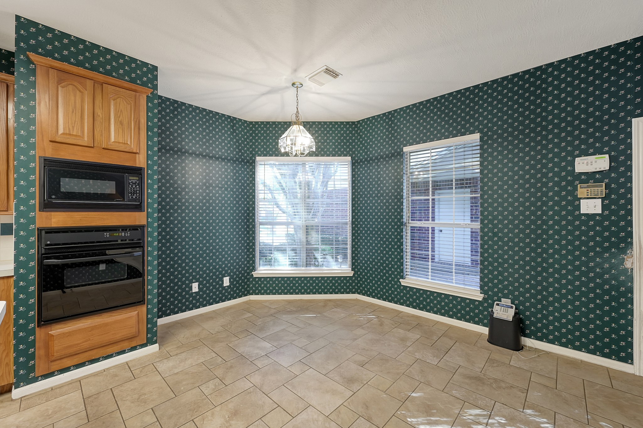 20403 Sagecombe Court Spring, TX 77388 - Photo 11 of 32 Breakfast area
