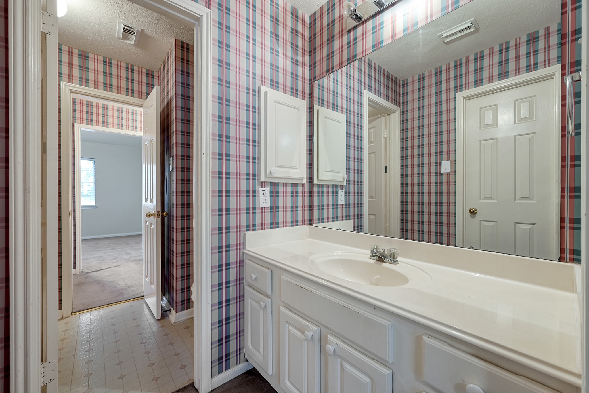 20403 Sagecombe Court Spring, TX 77388 - Photo 19 of 32 Second bathroom